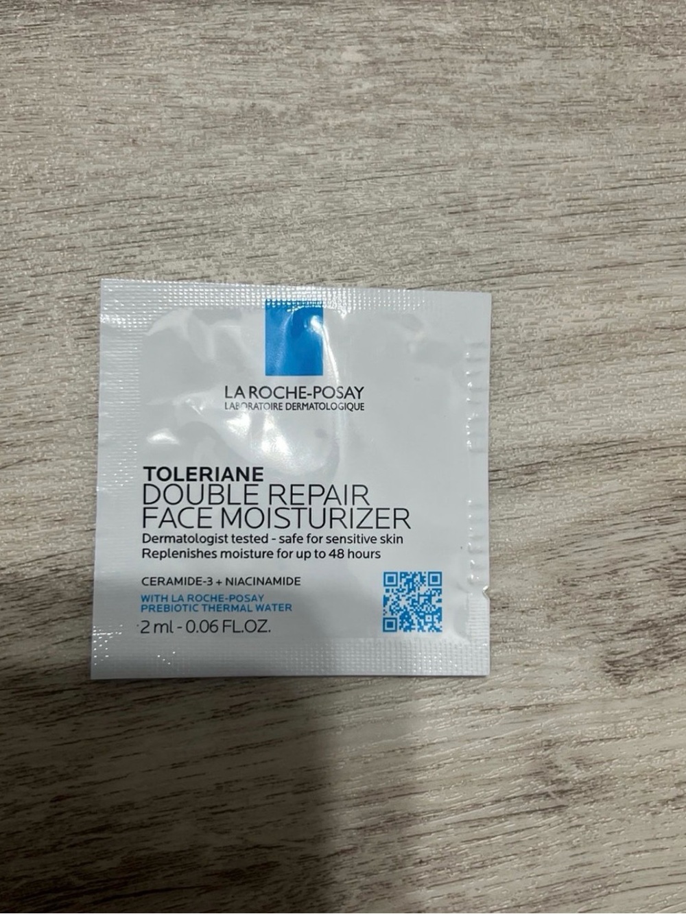 Toleriane Double Repair Face Moisturizer sample- White